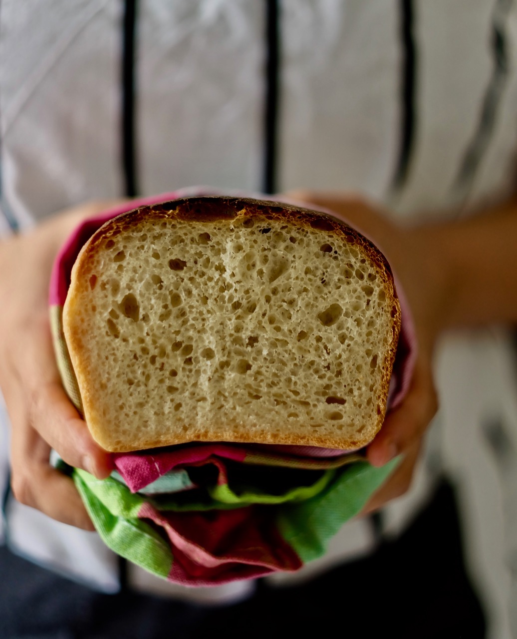 https://urbanfoodlover.com/wp-content/uploads/2020/04/cross-section-of-bread-loaf.jpg