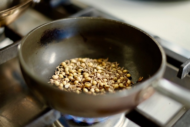 roasting coriander seeds and cumin seeds