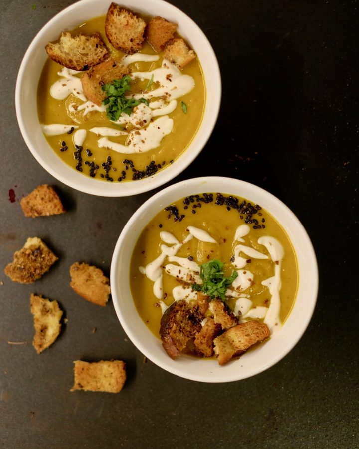 spiced-croutons-in-roasted-pumpkin-chickpeas-soup